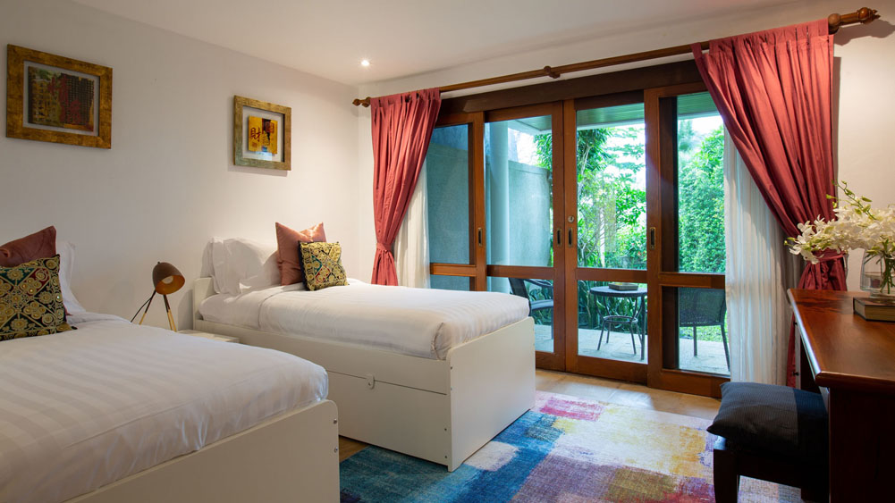 Infinity View - Comfortable twin bed guest bedroom